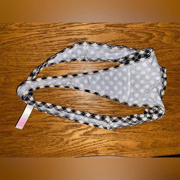 Victoria’s Secret Thong Panty NWOT - Picture 4 of 4